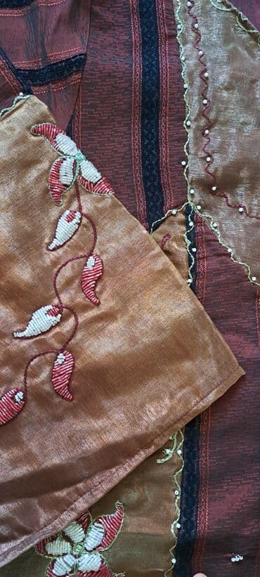 дизайнерские платья: Мусульманские платья, новые, с ручной вышивкой. Размер: 38- 40 По 20 — 3