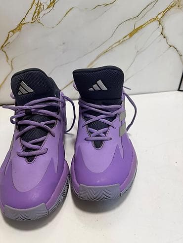 bas: Bənövşəyi rəngdə Adidas basketbol ayaqqabısı. Model yüksək boğaz — 6
