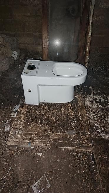 unitaz satilir: TƏCİLİ SATILIR. !Tezə unitaz satılır.İstifadə olunmayıb.Real alıcıya — 4