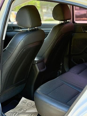 byd f3 2012: Hyundai Elantra: 1.6 l | 2018 il Sedan — 10