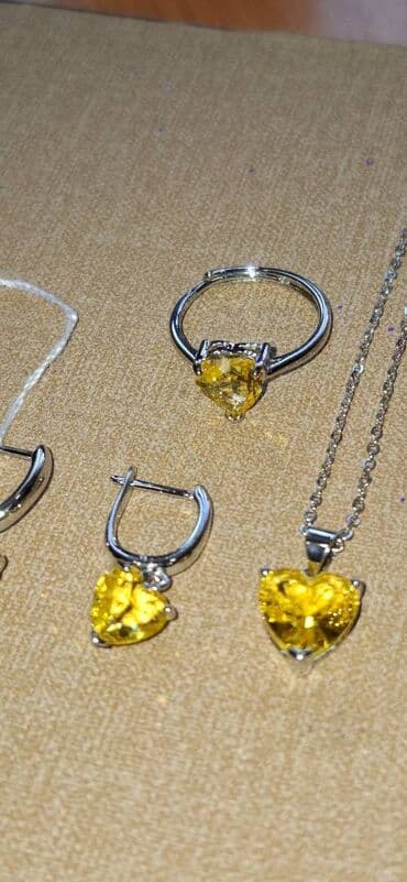 tek qas qizil sirqalar: Комплекты. Новые — 22