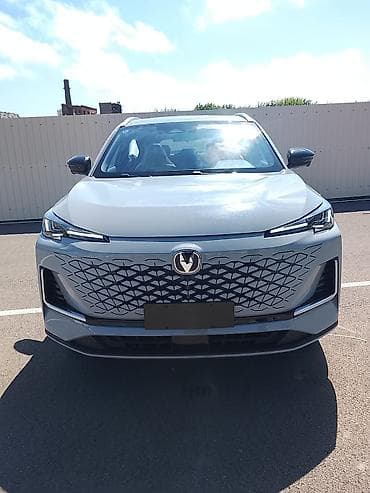 Changan CS55 Plus – kompakt krossover Xarici dizayn: - Geniş, almaz