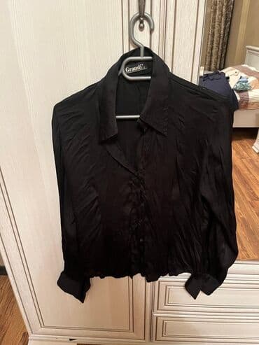 flisli qadın koftaları: Qara klassik qadın köynəyi - Rəng: tam qara - Dizayn: düyməli ön — 2