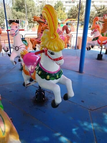 maxco şarj aleti: Təcili Karnaval karusel satılır. 12 ədəd at fiqurlardır. orjinal — 2