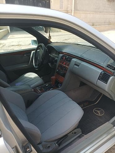 vaz lada oka: Mercedes-Benz E‑Class (W210) sedan – gümüş rəng. 1998 çi il 2.2 — 8