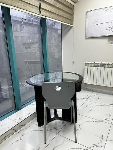 komputer masa: Şüşə üstlü dairəvi masa və stul dəsti - Masa: dairəvi formalı, qalın — 4