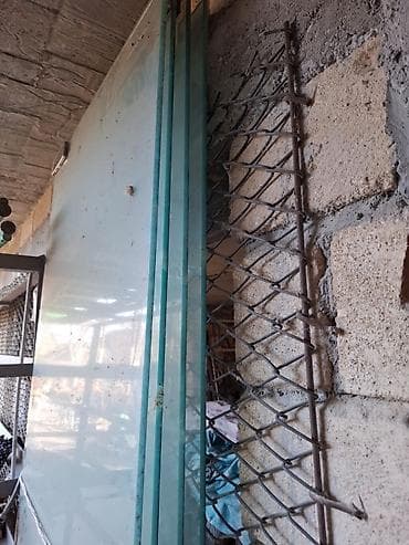 1 kisə sement: Şüşədən tükən qapıları.2 cütdür.Heç bir Heç bir yerində sınıq çatlaq — 5