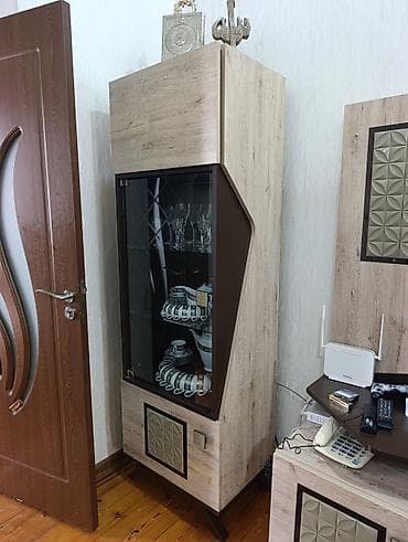 televizor altdigi: Qonaq otağı mebel dəsti Tərkibi: - 2 ədəd şkaf-vitrin: şüşə qapılı — 1