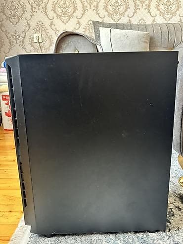 klarnet mikrofonu: Selay markalı PC korpusu - Format: Mid-tower - Ön panel: Parlaq qara — 3