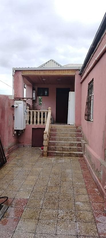 Satılır: həyət evi. Qaradag rayonu Lokbatan massiv 1. Otaq sayi 2 — 4