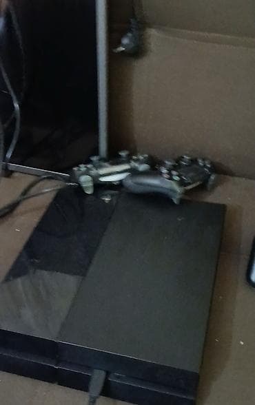 xbox seri s: Sony PlayStation 4 (PS4) konsolu - Model: PS4 (orijinal “fat” — 3