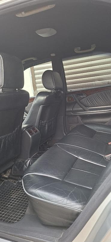 mercedes 200: Mercedes-Benz E-Class: 2.2 l | 2001 il Sedan — 10