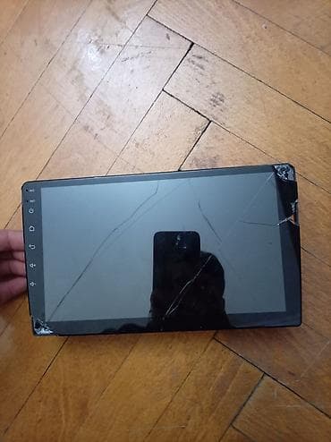 daxili kreditle telefon: Androit manitor göründüyü kimi ekranda çatları var ama işləyir bidene — 1