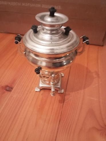 Qədimidir. Əsasən, mətbəx suveniri üçün nəzərdə tutulmuş metal kiçik