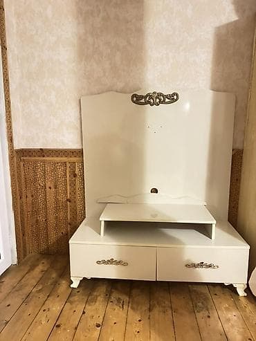 metbex stolları: Klassik üslubda qonaq otağı mebel dəsti Dəst tərkibi: - 8 nəfərlik — 2