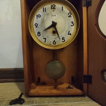 bakıda hava saatlıq: Divar saatları, Mexaniki, Mayatnik — 1