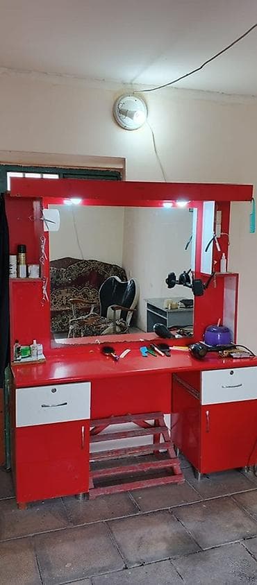 mingəçevir otaq qapıları: Salon üçün kosmetik-stol güzgü komplekti Bərdəyə catdırılma var - — 2