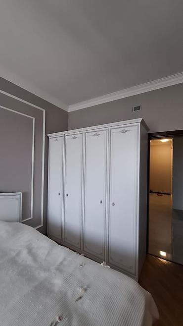 tek kravat islenmis: Yataq otağı mebel dəsti. Ayrı-ayrı almaqda mümkündür. Mebellər Pierre — 1