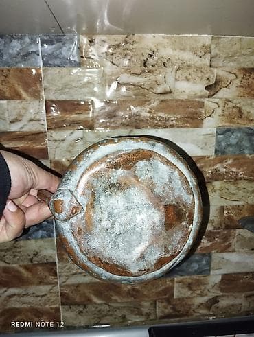 vihair qiyməti: Salam,qədimi tasdır?Qiymeti razılaşma yolu ilə.Təmiz misdir — 2