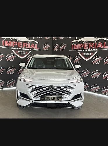 paneli: Changan UNI-K — ağ rəngdə, müasir və diqqətçəkən dizayna malik premium — 2