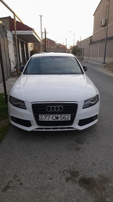 disk masin: Audi A4 sedan – ağ rəng, Azərbaycan nömrə nişanı. B8 kuzov (təxminən — 4