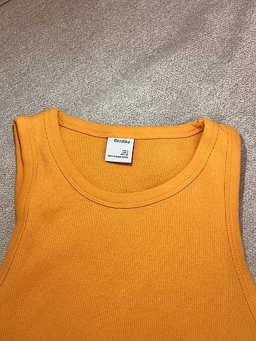mayka: Bershka qadın crop top - Model: qolsuz, boz keçidli dərin kəsimli — 3