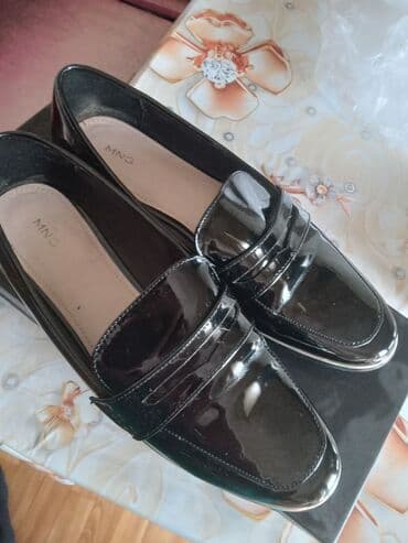 MNG qadın loaferləri - Rəng: Parlaq qara (lak effektli) - Model
