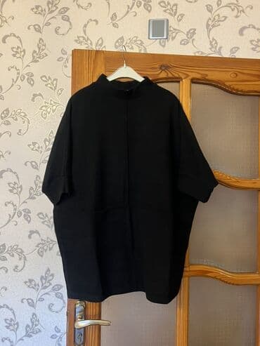 Hicab: Qara rəngli oversize bluz/tuunika - Minimalist dizayn, düz kəsim - — 1