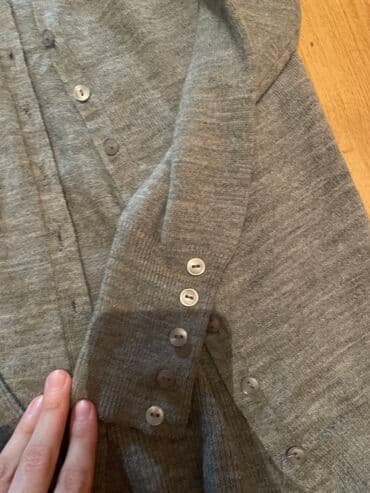 yundan kişi sviterləri: Boz jilet,1 defe geyinilib,teze kimidirS-M razmer — 2