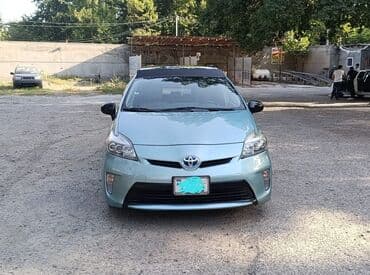 Toyota Prius: 1.8 л | 2013 г. Седан