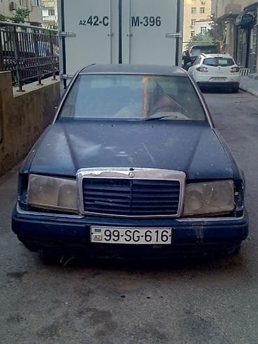 мото шлем: Mercedes-Benz 200: 2 л | 1990 г. Седан — 3