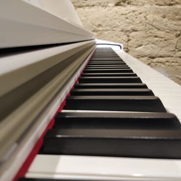 metronom: Elektro piano Kurzweil M 90 Polifoniya:64 Klaviçlər:88 Səslər:16 — 4