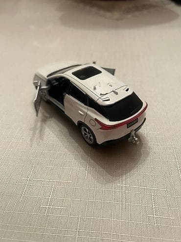 suktur: Ağ rəngli metal oyuncaq SUV model avtomobil - Korpus: metal gövdə — 5