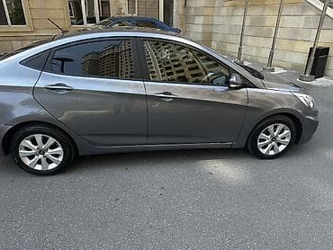 Hyundai Accent: 1.4 l | 2016 il Sedan — 4