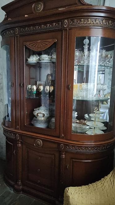 Şüşəli dolab vitrini, İşlənmiş, Ünvandan götürmə