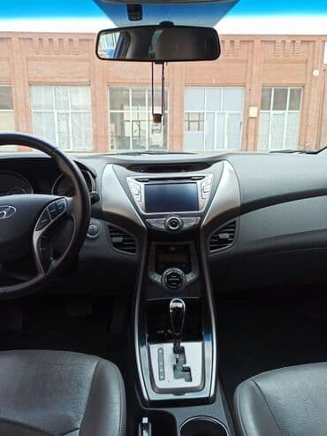 диски на зимнюю резину хендай элантра 2006: Hyundai Elantra sedan – tünd mavi rəng, aerodinamik kuzov və xrom ön — 10