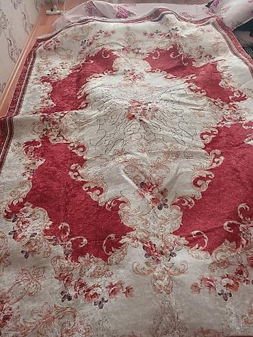 ana sekilleri: Yeni rəng - Qırmızı Yataq örtüyü — 1