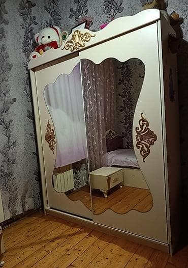 Klassik üslubda uşaq/yeniyetmə otağı dəsti Tərkib: - Geniş kupe dolab