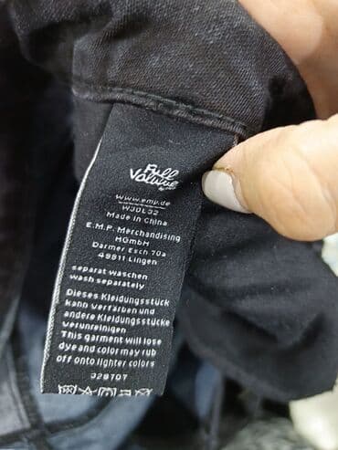 cins inəklərin satışı: Qara cins şalvar yeni geyinilmeyib endrimle 7 AZN 
M.L — 7