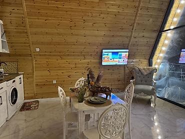 Həyət evləri və villalar: Kirayə üçün taxta interyerli A‑frame tipli rahat dağ koteci - — 1