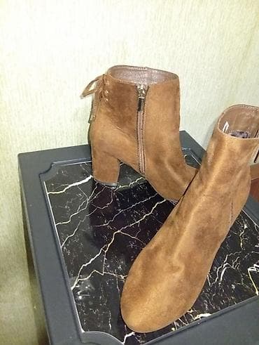 Qadın botları – qəhvəyi rəng, zamşa fakturalı. - Model: qısa şaftlı