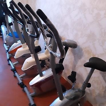 Velotrenajor ela vəziyyətdə. Bir çox velotrenajor Xizək Veloxizekler