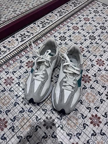 красовка: New Balance kadın idman ayaqqabısı - Model: New Balance 327 siluetinə — 2