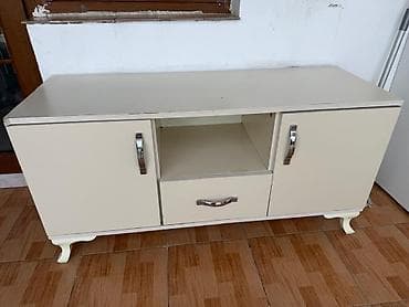 Düz TV altlığı, Polkalı, Laminat