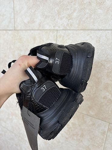 Tuflilər: Balenciaga 3XL
Состояние новое,размер указан 37,на ногу 23,5 см — 4