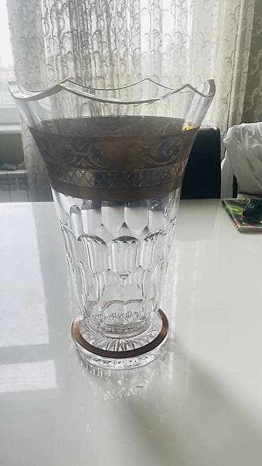balaca gul buketi: Bir vaza, Xrustal — 4