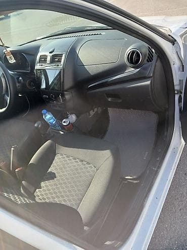 14 teker: VAZ (LADA) Granta: 1.6 l | 2025 il 46000 km Sedan — 3