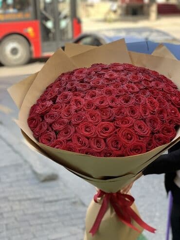 1 qizil gulun qiymeti: Möhtəşəm qırmızı qızılgül buketi - Tərkibi: onlarca klassik qırmızı — 1