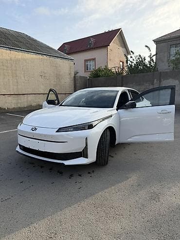 kia sorento 2015: Changan Qiyuan A05: 1.5 l | 2025 il 14000 km Sedan — 3
