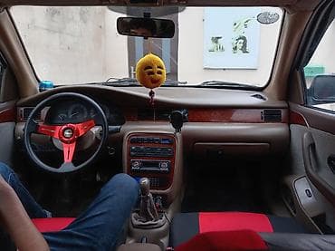 07 avtomobil: Renault Megane I sedan - Korpus: qızılı rəng, 4 qapı, aerodinamik — 4